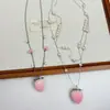 Colar Choker com Pingente de Morango Rosa Fresco da Moda com Design Único e Contas 2026 Novo Estilo Acessório de Pescoço para Mulheres