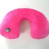 Almohada en forma de U con válvula de inflado de botón, con una suave cubierta de terciopelo de cristal, una almohada de viaje y un núcleo de PVC, lo que la convierte en un cojín portátil para exteriores.