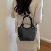 Nova Bolsa de Palha Tecida de Verão para Mulheres, de Mão ou Transversal, Bolsa Pequena Versátil para Férias na Ilha, Bolsa Texturizada de Cor Sólida