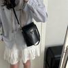 Bolso Bandolera Retro para Mujer 2026 Primavera Nuevo Estilo Bolso de Hombro a la Moda y Sencillo Bolso Cubo Sencillo de un Hombro