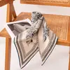 Bufanda Triangular Estilo Nuevo Primavera/Verano 2026, Calentador de Cuello Versátil, Chal de Seda y Lana, Chal con Bordes Enrollados a Mano para Protección Solar al por Mayor