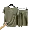 Conjunto de dos piezas de camiseta de manga corta con cuello redondo, bolsillos y modal, y shorts de cintura alta con volantes y cordón, ropa de estar por casa ligera de talla grande