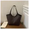 Estilo europeo y americano transfronterizo, nueva colección 2026, bolso tote blando de gran capacidad retro para mujer para ir al trabajo, diseñado para llevarlo bajo el brazo