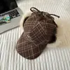 Chapéu de Pato Bordado Vintage Marrom de Aba Larga para Mulheres, Chapéu de Inverno para Proteger as Orelhas, Emagrecimento Facial, Chapéu Lei Feng à Prova de Frio