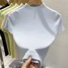 Camiseta de manga corta con cuello semi-alto de hilo de mecha original para mujer, camiseta base de punto con un diseño elegante, combinada con un top blanco de corte ajustado