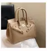 Estilo explosivo de moda transfronteiriça bolsa grande de mão feminina 2026 nova bolsa vermelha de casamento da moda bolsa tote transversal de grande capacidade
