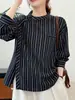 Diseñada con una elegante tapeta diagonal y rayas verticales, Camisa de manga larga para mujer para ir al trabajo, Top elegante con gasa de algodón de doble capa, Cuello mao, Protección solar