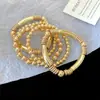 Pulsera Circular con Forma de Concha de Resina y Metal Chapado en Oro Ámbar, con un Toque de Lujo Ligero y de Alta Gama, Accesorio de Mano Simple y de Moda