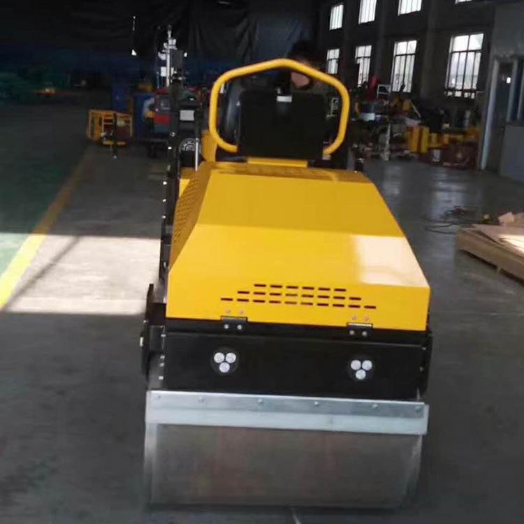 座驾式压路机 (5)