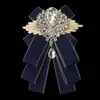 Banquete de Bodas para Hombre de Gama Alta Estilo Británico Lazo Flor de Pedrería Cuello Florido Corbata de Lazo Traje Formal Cuello Flotante Profesional Flor