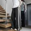Pantalones anchos de estilo americano con tres rayas, pantalones finos de seda helada a rayas para hombre de secado rápido, pantalones deportivos rectos de verano para hombre, holgados a rayas