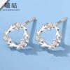 Xi gu E1346/E1467 Plata S925 Hojas frescas de bosque pequeños aretes de corona moda dulces pequeños aretes mujeres