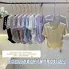 Camiseta Plisada con Cuello en U para Mujer, Nuevo Estilo Verano 2025, Color Caramelo, Corte Ajustado, Manga Corta, Top Elástico de Capa Base