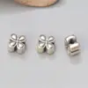 Prata de lei S925 Flor de trevo de quatro folhas coração acessórios forma de coração retrô do velho DIY material de miçangas feito à mão acessórios de joias atacado