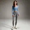 Conjunto de Yoga da Moda para Mulheres com Decote Quadrado, Temperamento, Manga Longa, Calça Falsa de Duas Peças, Sensação Nua, Roupa Esportiva para Pilates, Conjunto de Duas Peças Feminino Outono