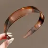 Diadema de estilo coreano, ligera, ancha, de color liso para mujer, que ofrece un look sofisticado y elegante, con un diseño que realza la altura en la coronilla, presentando un estilo retro, chic y moderno