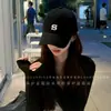 ¡Nuevo para el otoño! Gorra de béisbol bordada con letras estilo coreano, nuevo modelo 2026, versátil para mujeres con circunferencia de cabeza grande, hace que la cara se vea más pequeña, gorra visera