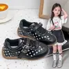 Tênis de Treino Alemão com Bolinhas Moda Retrô para Meninas 2026 Primavera/Outono Novos Sapatos Casuais Esportivos Versáteis para Crianças com Fivela de Metal