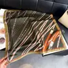 Bufanda Estampada de Seda Artificial con Patrón de Cadena Estilo Europeo y Americano para Mujer, Chal de Alta Gama, Bufanda para el Cuello de Protección Solar, Pañuelo para la Cabeza, Bufanda