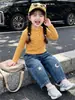 Conjunto de calça listrada com capuz para meninas coreanas, novo estilo outono 2026, conjunto casual estiloso de duas peças para a escola, roupas infantis