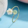 Anel de Alta Qualidade com Imitação de Madrepérola e Jade Hetian para Mulheres, Design Vintage Delicado de Flor de Cerejeira para o Dedo Indicador, Design Versátil Novo Estilo Chinês