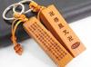 Llavero tallado en madera de venta directa, llavero de madera de durazno, creativo, con forma de río y lago, colgante cuadrado con forma de mantra Zhang Lenyan para llave de coche