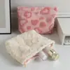 Inverno 2025 Novo Estofado Fresco e Fofo Bolsa Cosmética de Amor Portátil Produtos de Cuidados com a Pele Bolsa de Armazenamento de Batom Bolsa de Mão