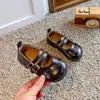 Sapatos femininos de couro com bico redondo, novo estilo primavera e outono, versão coreana, estilo retrô, sapatos de princesa, sapatos de bebê macios com sola flexível, sapatos de dança da moda