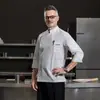 Gola alta com inserção colorida, manga curta de verão, roupa de chef confortável para hotelaria e catering, cozinha de restaurante de catering, roupa de chef de cozinha