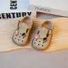 Zapatos de Cuero Calados para Niños con Diseño de Conejo de Dibujos Animados, Moda Nueva Primavera/Verano 2026 Zapatos de Princesa para Niñas Pequeñas