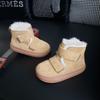 Outono e inverno 2025 Sapatos infantis de cano médio Botas infantis Meninos e meninas Sapatos casuais Botas de neve grandes de algodão com interior de couro de vaca