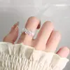 Anillo de encaje estilo corte italiano, anillo vintage de índice con patrón de diamantes y ola hueca de circón