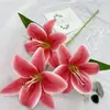 Buquê de Flores Artificiais 3D com Três Cabeças de Lírios para Mesa de Escritório em Casa e Decoração de Restaurante, Flores Artificiais para Ano Novo DIY Enfeites de Arranjo de Flores para Casa