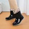 Botas de Lluvia para Mamá Nueva Combinan con Todo Zapatos de Verano Cortos Impermeables para Mujer Botas de Lluvia Zapatos de Goma Engrosados Plástico Cálido Antideslizantes Botas de Agua