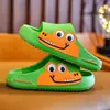 Nuevas pantuflas de verano para niños 2023, pantuflas para interior y exterior, dibujos animados lindos, antideslizantes, resistentes al desgaste, zapatos, venta al por mayor