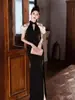 Vestido Vermelho com um Toque de Luxo de Alta Qualidade, Decote Halter, Estilo Francês, Deslumbrante Vestido de Noite, Vestido Sereia com Fenda