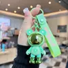 Serie de llaveros de PVC de dibujos animados de moda fría ensamblados transfronterizos, colgantes pequeños de gota de pegamento, adornos para colgar en mochilas de estudiantes, venta al por mayor