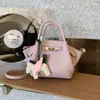Bolso de Mujer Transfronterizo 2026 Nueva Temporada Primavera/Verano con Acabado de Alta Gama, Moderno y Súper Popular, Gran Capacidad, Bolso Cubo de Hombro y Cruzado a la Moda