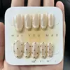Unhas Francesas Bege com Bolinhas Descombinadas, Unhas Usáveis Feitas à Mão, Unhas Curtas, Unhas de Casamento, Unhas de Noiva, Unhas Postiças, Nail Art para Estudantes