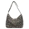 Bolso de Lona con Estampado de Leopardo para Mujer 2025 Nuevo Estilo Coreano Gran Capacidad Bolso Cruzado para Clase Viajes al Trabajo Bolso de Hombro Axila