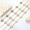 Pulseira Cruzada Europeia e Americana Flor de Sete Pétalas Estilo Ins Fresca e Doce Acessório de Mão Floral Pulseira de Aço Inoxidável Banhada a Ouro 18K