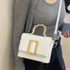 Bolsa pequena de mão de nicho com senso de design transfronteiriço feminina nova retrô alta aparência bolsa quadrada pequena para trabalho ombro único transversal