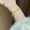 Pulsera de alambre de oro arenado con hebilla de broca, mismo estilo que la tienda de oro Puzuo, moda para mujer, temperamento de lujo ligero, joyería versátil para novia