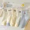 Novedad Primavera y Verano Color Crema Versátiles Casuales Lindos de Caña Media Modernos Transpirables Absorbentes de Sudor Calcetines con Dibujos de Animales para Mujer