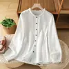 Foto real de la nueva colección de otoño 2026: Camisa de mujer de gasa de algodón de doble capa con volantes, simple y artística, elegante y estiliza, adecuada para usar en capas.