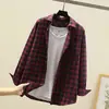 Camisa de cuadros estilo ins otoño estilo Hong Kong para hombre manga larga estilo coreano moderna guapa chaqueta casual camisa de pareja corte slim