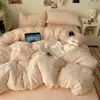 Estilo Blogger INS Borboleta Esculpida em 3D Linha A Totalmente Fosco Leite Fleece Conjunto de Quatro Peças Inverno Aconchegante Cor Sólida Estilo Creme