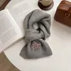 Novo Estilo de Lenço para Mulheres, Estilo Maillard Outono e Inverno Estilo Coreano Lenço de Moda Bordado, Lenço Quente para Estudantes Fabricante Atacado
