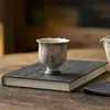 Taza Maestra de Cerámica con Glaseado de Caramelo y Glicinias Pintadas a Mano, Color Azul y Blanco Bajo Esmalte, Rojo Piedra de Fuego, Taza de Cata de Té de Pie Alto, Taza de Té Hecha a Mano