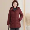 Chamarra de plumón de ganso blanco para mujer, nuevo modelo de invierno 2026, abrigo de longitud media con capucha para madres, ropa exterior cálida para el frío extremo en el Noreste